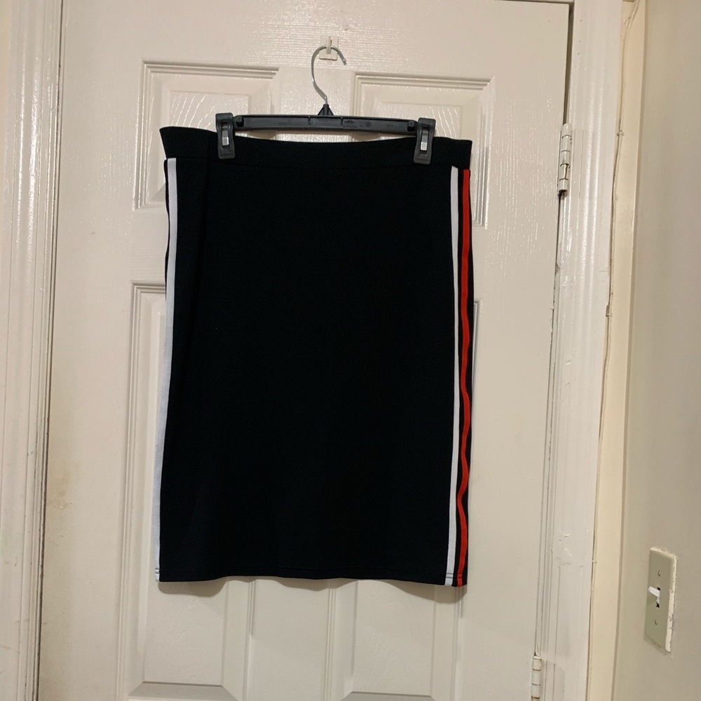 Women black skirt.